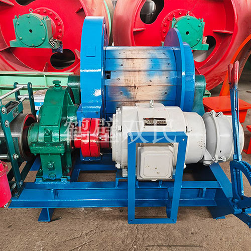 鑿井絞車(chē)廠家生產(chǎn)的JT-0.8×0.6P礦用提升絞車(chē)發(fā)貨！